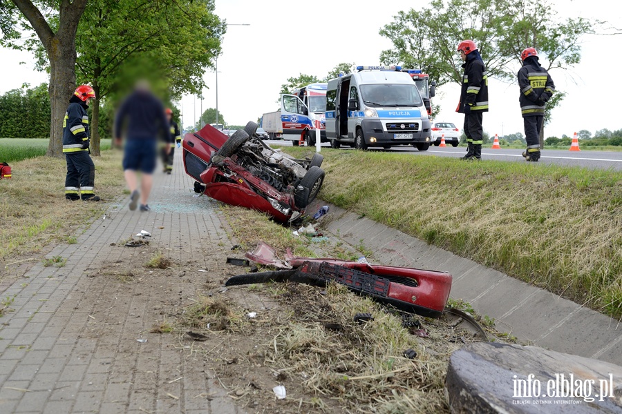 Kazimierzowo: dachowanie na "sidemce". Ciarna kobieta w szpitalu, fot. 6