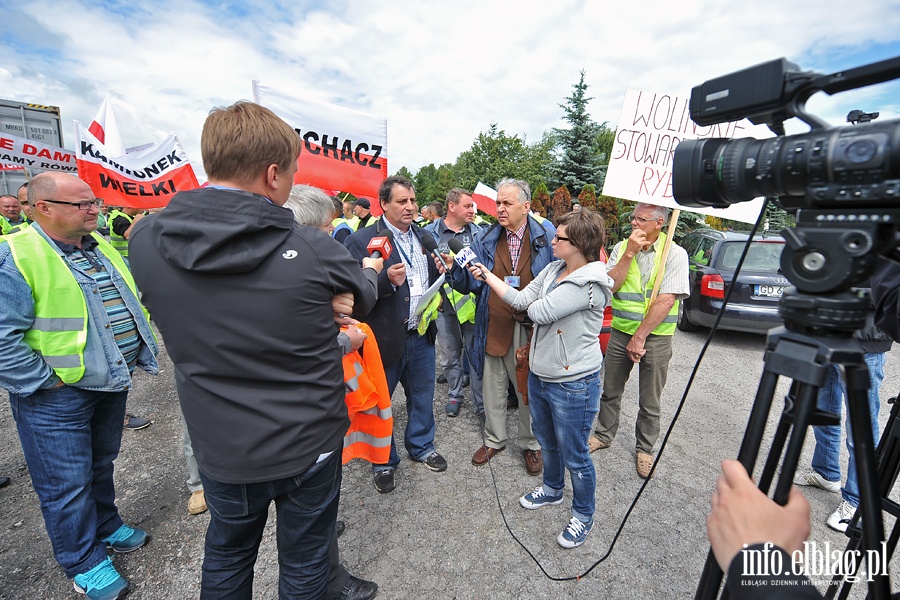 Blokada drogi NR 7. Protest rybaków, fot. 4