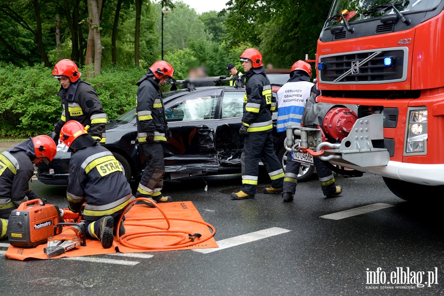 Zderzenie na skrzyowaniu ul. Moniuszki i Szymanowskiego. Sprawca pijany!, fot. 3