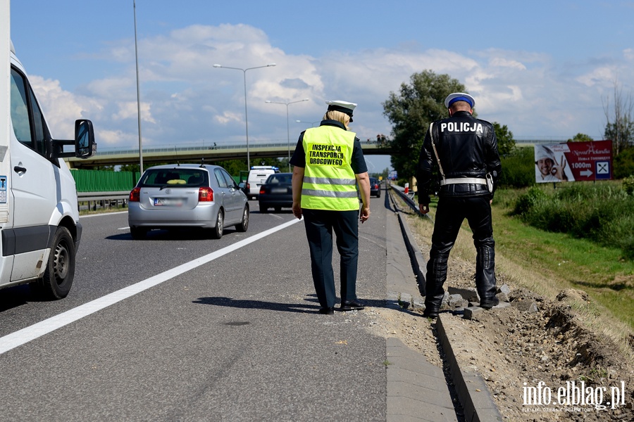 Na obwodnicy przewrcia si przyczepa ciarwki. Utrudnienia w kierunku Warszawy mog potrwa kilka godzin, fot. 15