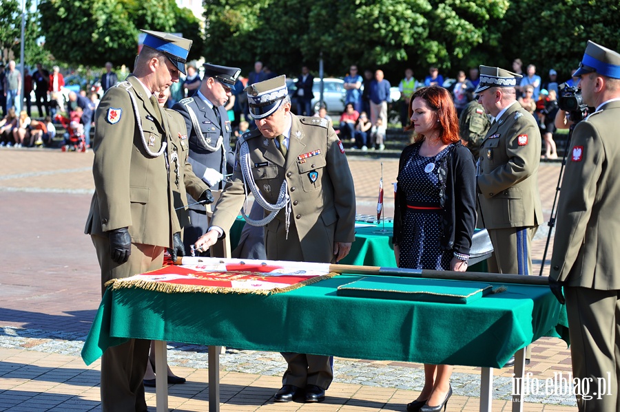 16 Dywizja otrzymała sztandar od społeczeństwa Elbląga, fot. 53