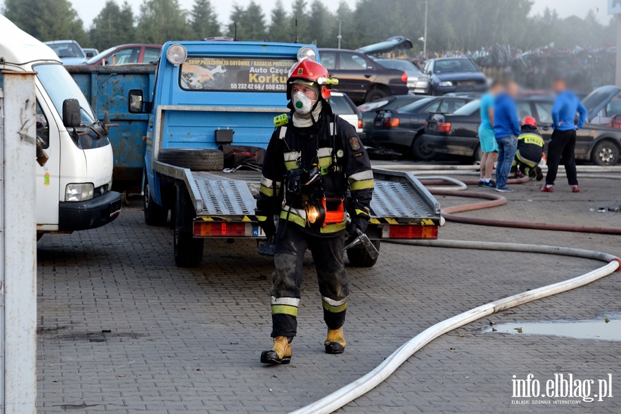 Wadysawowo: poar w hali firmy Auto Czci Korku. Pi zastpw straakw w akcji, fot. 9