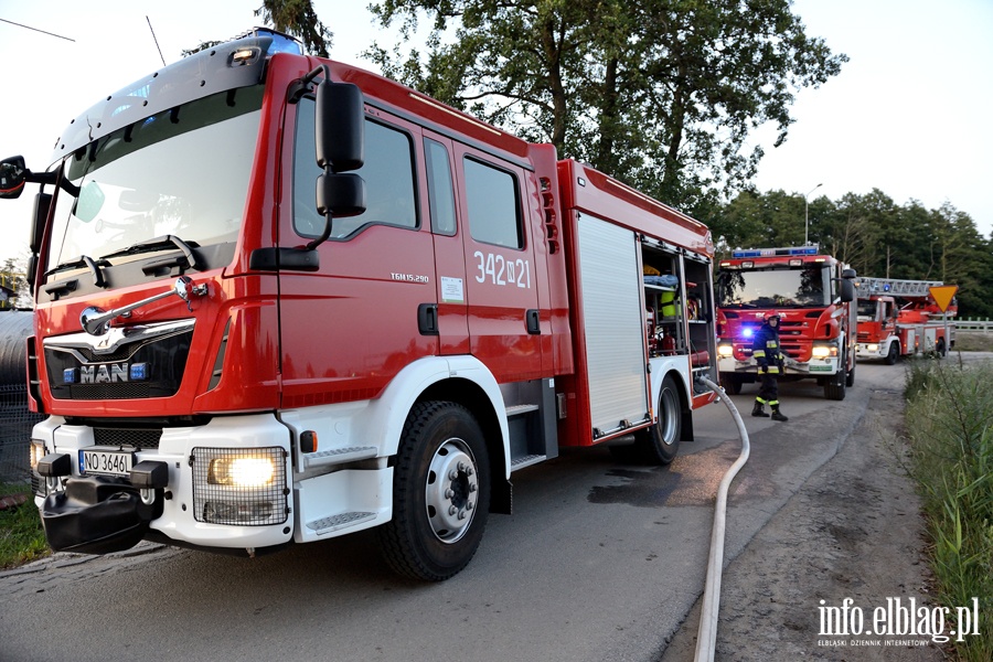 Wadysawowo: poar w hali firmy Auto Czci Korku. Pi zastpw straakw w akcji, fot. 10