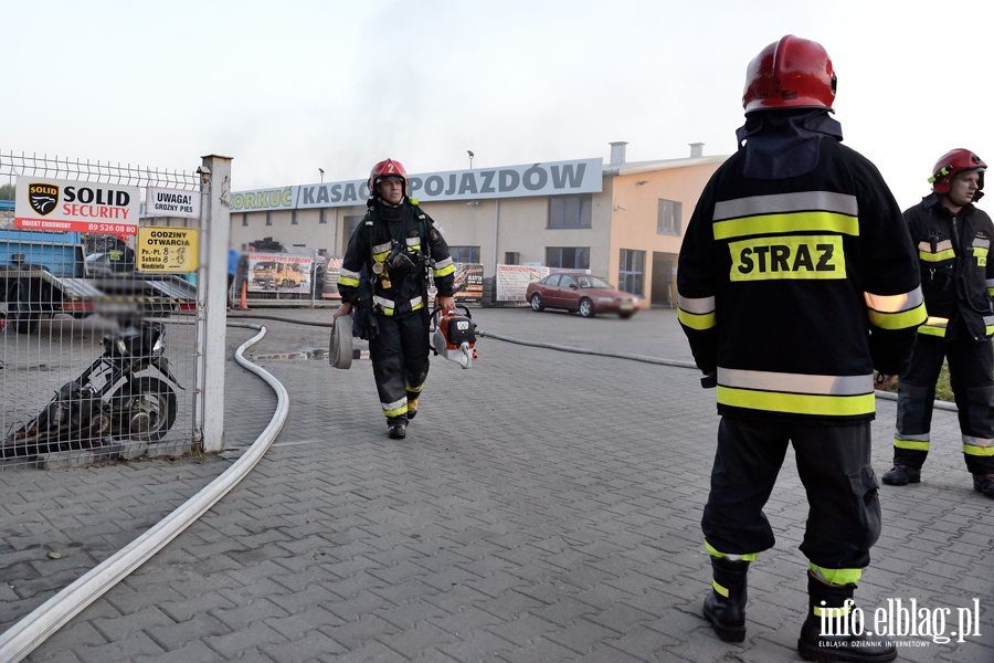 Wadysawowo: poar w hali firmy Auto Czci Korku. Pi zastpw straakw w akcji, fot. 11