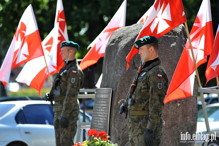 Złożenie wieńców pod tablicą ofiar "Sprawy Elbląskiej", fot. 2