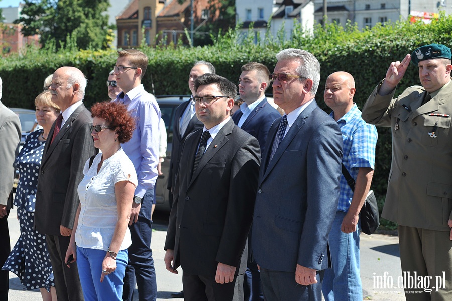 Złożenie wieńców pod tablicą ofiar "Sprawy Elbląskiej", fot. 23