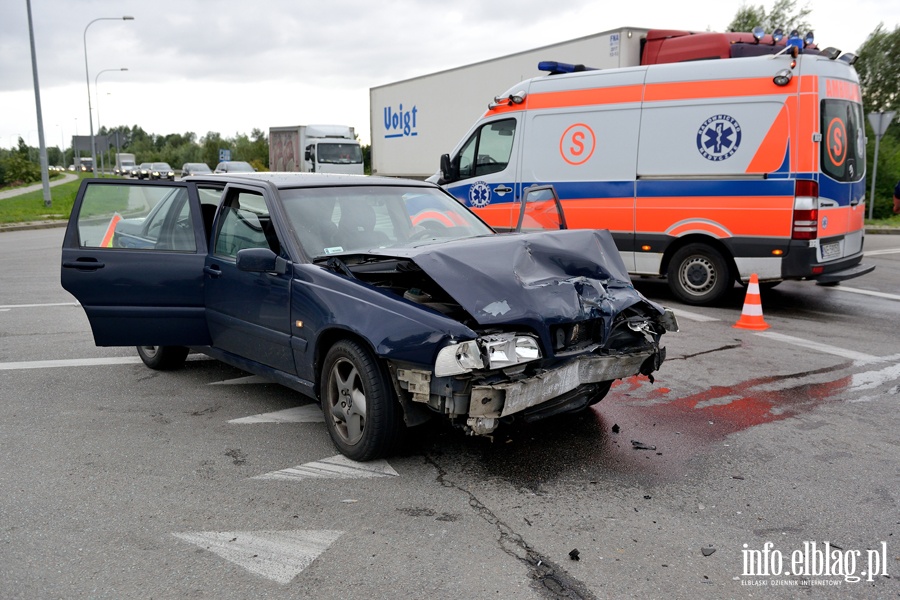 Wypadek przed mostem Unii Europejskiej. Dwie osoby ranne, fot. 2