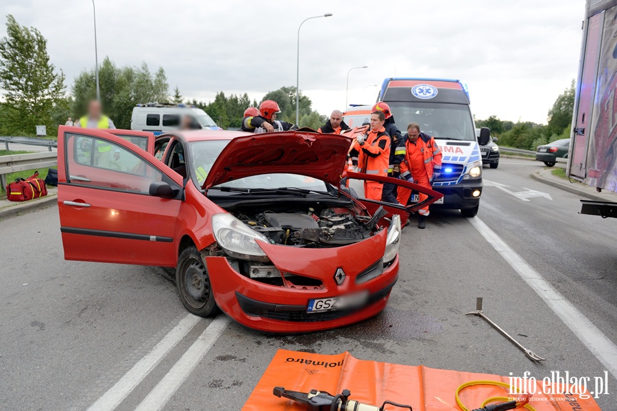 Wypadek przed mostem Unii Europejskiej. Dwie osoby ranne, fot. 4