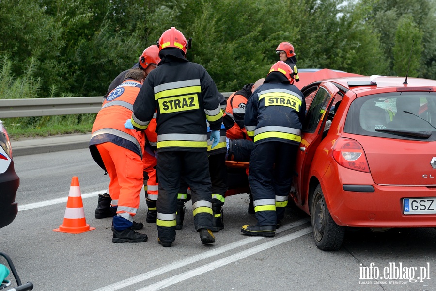 Wypadek przed mostem Unii Europejskiej. Dwie osoby ranne, fot. 7