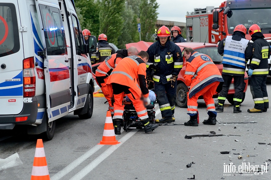 Wypadek przed mostem Unii Europejskiej. Dwie osoby ranne, fot. 8