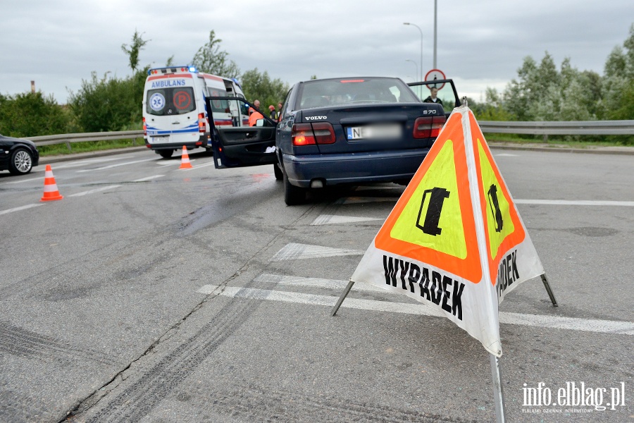 Wypadek przed mostem Unii Europejskiej. Dwie osoby ranne, fot. 9