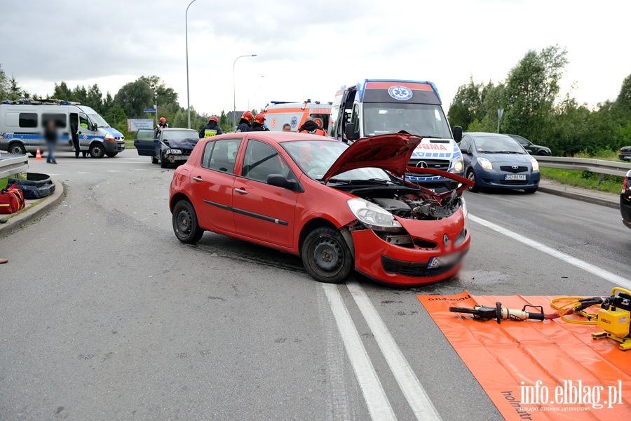 Wypadek przed mostem Unii Europejskiej. Dwie osoby ranne, fot. 14