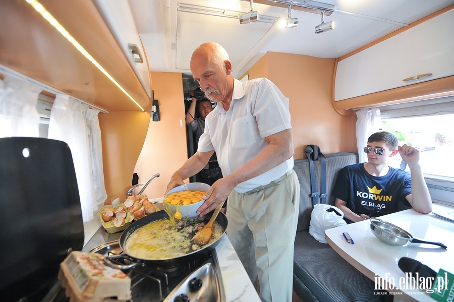 Korwin Mikke w Elblągu usmażył jajecznicę, fot. 22