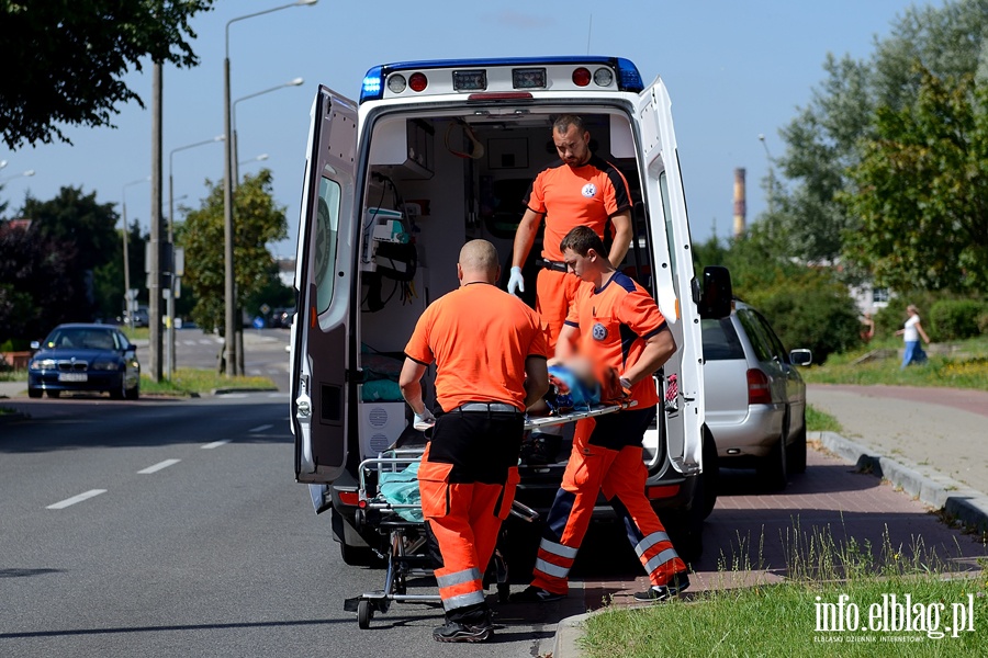 Potrcenie dziecka na Niepodlegoci. Chopiec wbieg wprost pod jadce auto, fot. 2