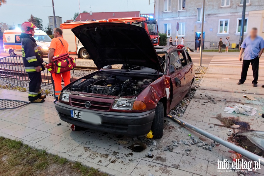 Dachowanie na Browarnej. Kierujcy pijany i bez uprawnie, fot. 10