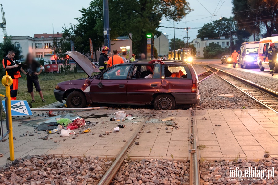 Dachowanie na Browarnej. Kierujcy pijany i bez uprawnie, fot. 12