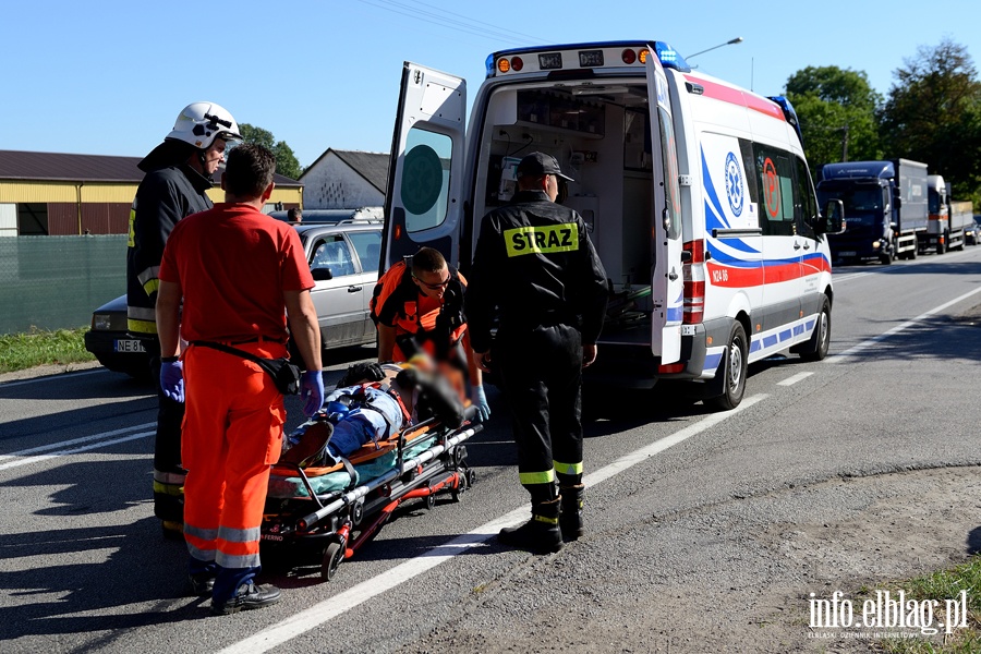 Nowy Dwór Elbląski: zderzenie motocykla z osobówką. Ranny motocyklista w szpitalu, fot. 3