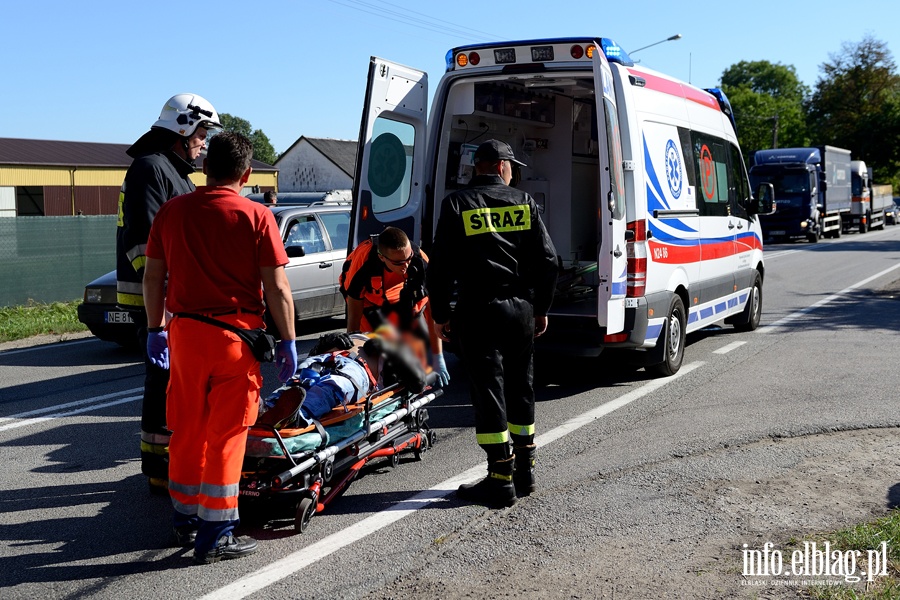 Nowy Dwr Elblski: zderzenie motocykla z osobwk. Ranny motocyklista w szpitalu, fot. 3