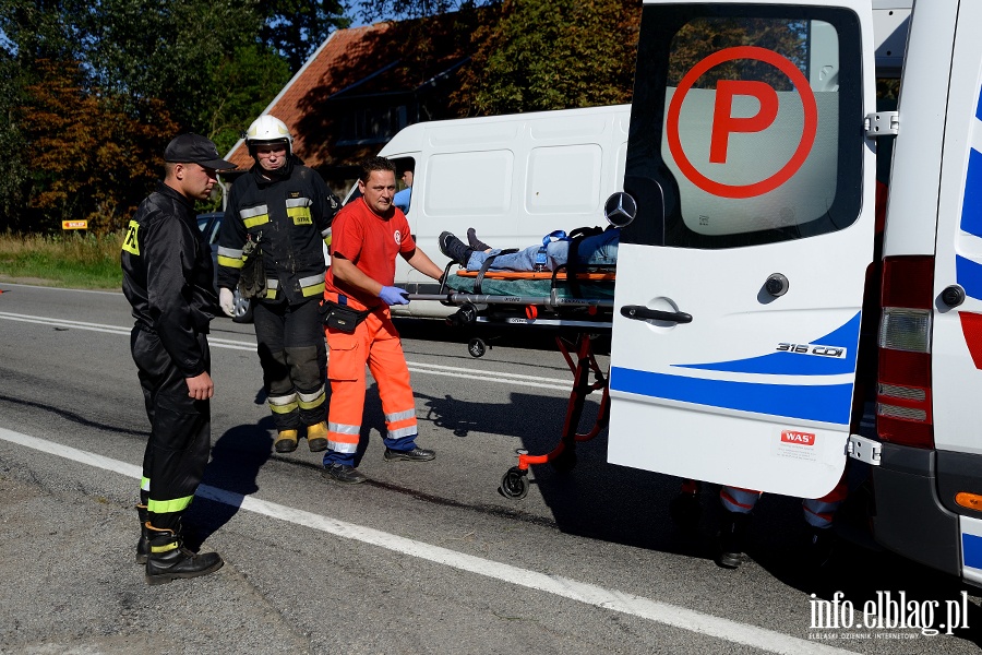 Nowy Dwr Elblski: zderzenie motocykla z osobwk. Ranny motocyklista w szpitalu, fot. 4