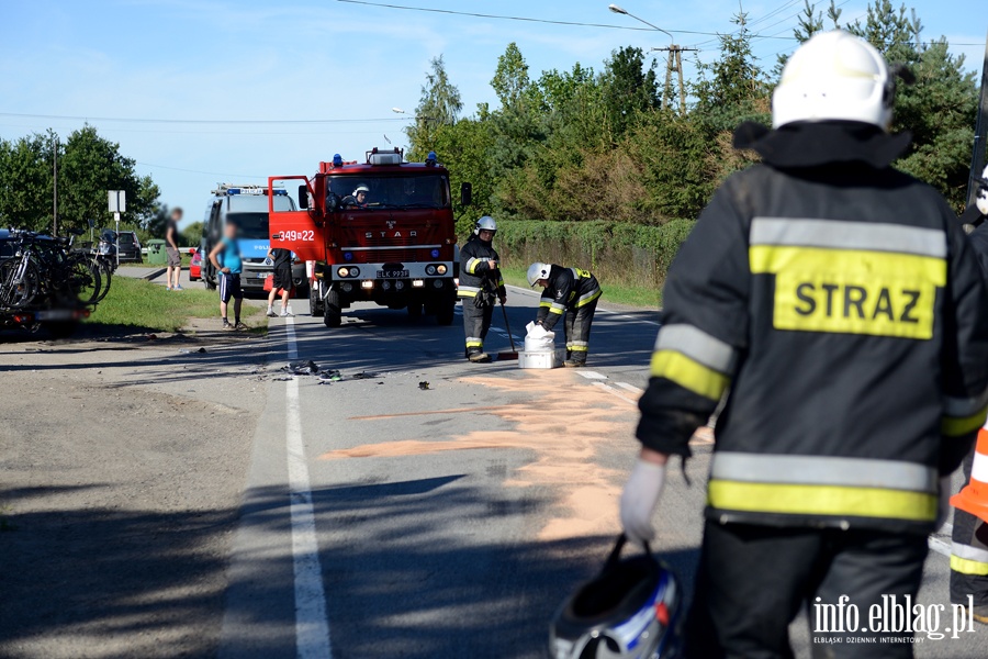 Nowy Dwr Elblski: zderzenie motocykla z osobwk. Ranny motocyklista w szpitalu, fot. 5