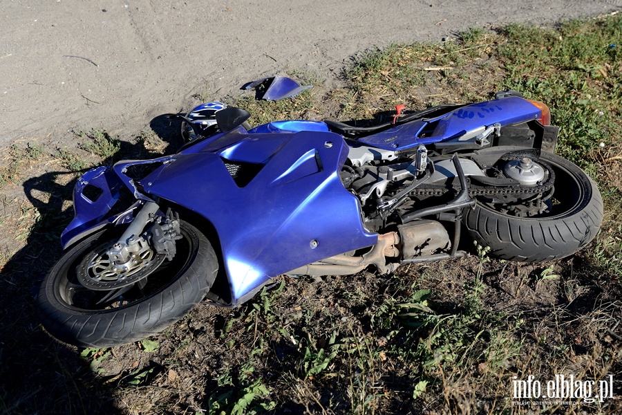 Nowy Dwr Elblski: zderzenie motocykla z osobwk. Ranny motocyklista w szpitalu, fot. 7