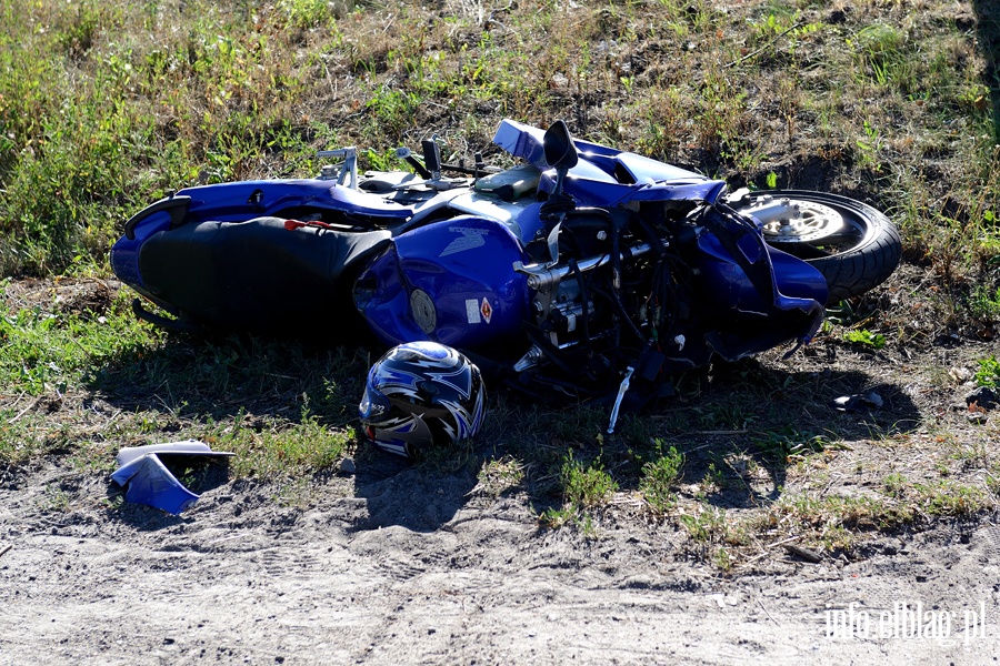 Nowy Dwr Elblski: zderzenie motocykla z osobwk. Ranny motocyklista w szpitalu, fot. 12