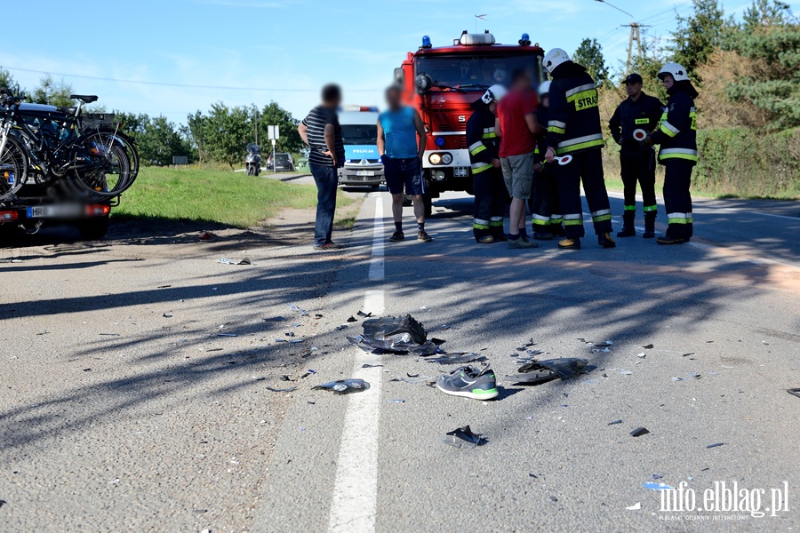 Nowy Dwr Elblski: zderzenie motocykla z osobwk. Ranny motocyklista w szpitalu, fot. 13