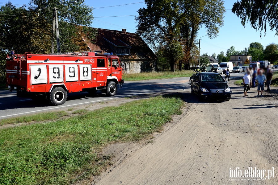 Nowy Dwr Elblski: zderzenie motocykla z osobwk. Ranny motocyklista w szpitalu, fot. 15