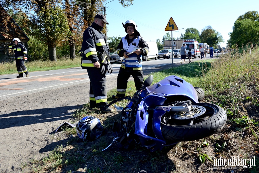 Nowy Dwr Elblski: zderzenie motocykla z osobwk. Ranny motocyklista w szpitalu, fot. 16