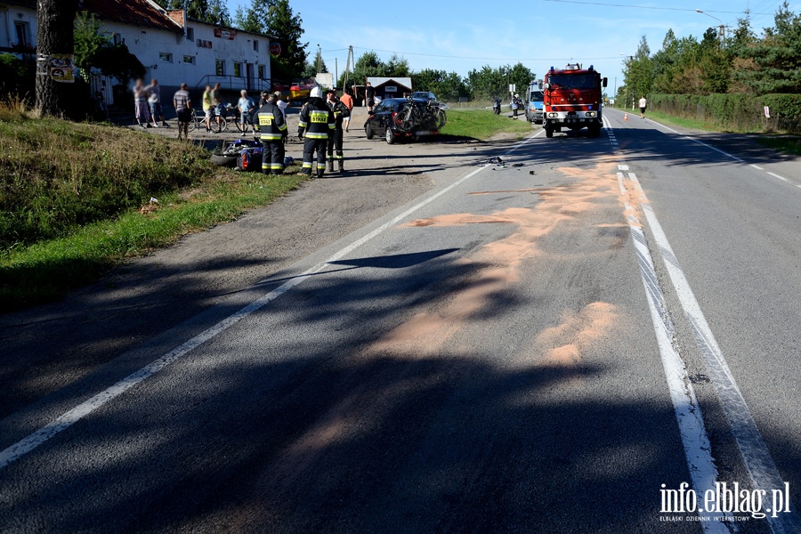 Nowy Dwr Elblski: zderzenie motocykla z osobwk. Ranny motocyklista w szpitalu, fot. 18