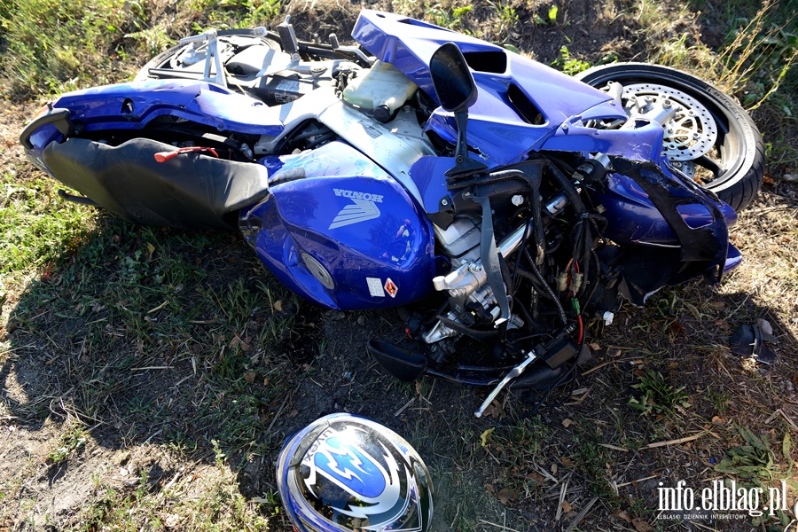 Nowy Dwr Elblski: zderzenie motocykla z osobwk. Ranny motocyklista w szpitalu, fot. 19