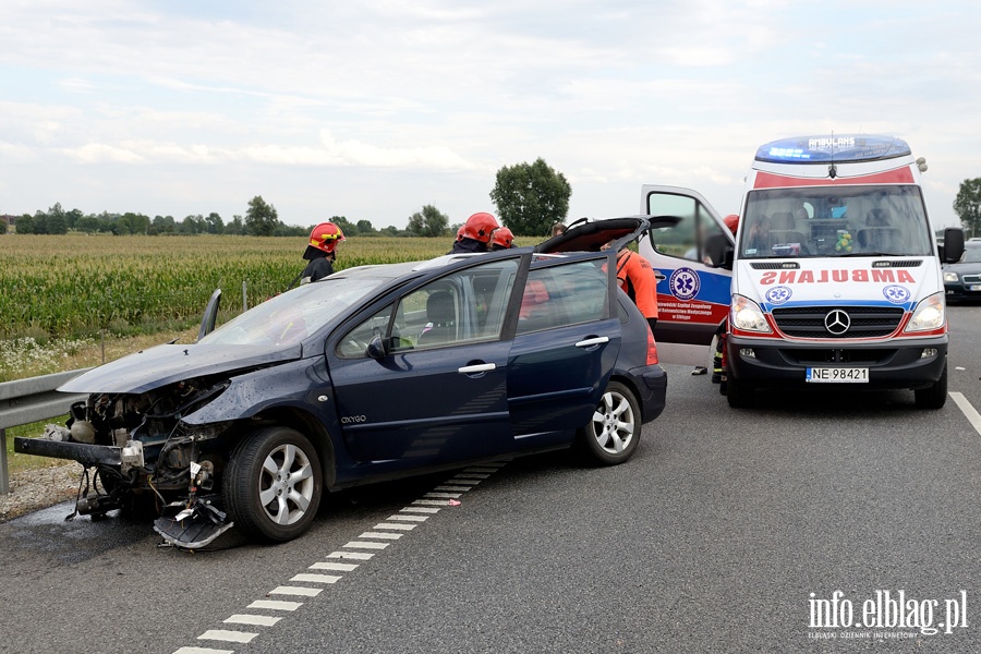 Wypadek na S7. Peugeot z czterema osobami w rodku uderzy w barier energochonn, fot. 3