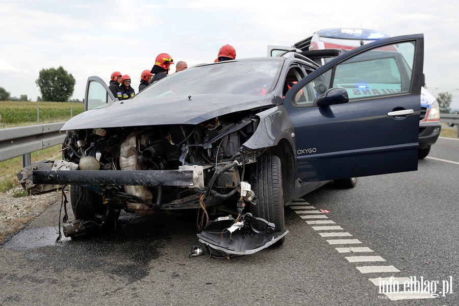 Wypadek na S7. Peugeot z czterema osobami w rodku uderzy w barier energochonn, fot. 4