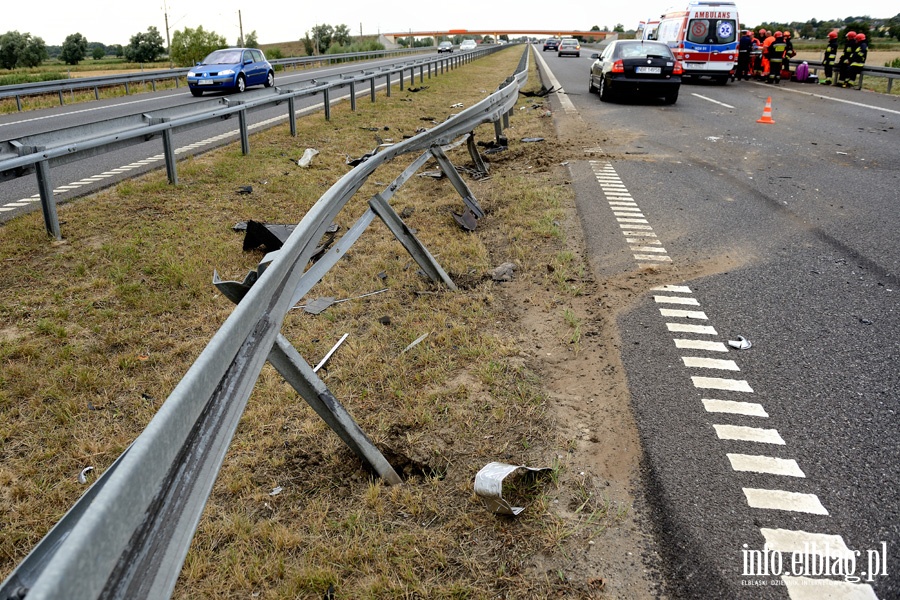 Wypadek na S7. Peugeot z czterema osobami w rodku uderzy w barier energochonn, fot. 8