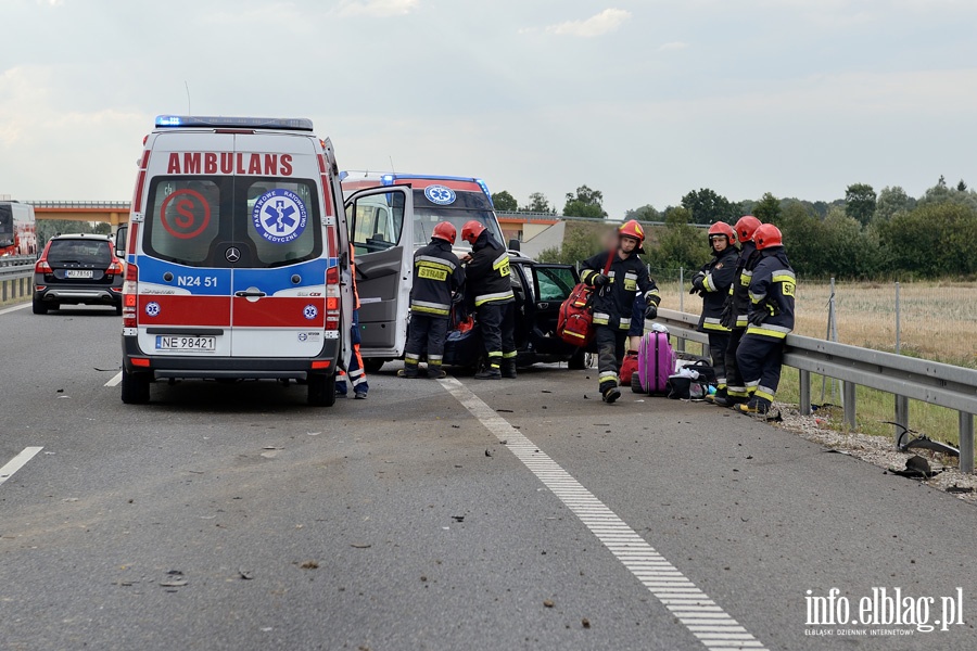 Wypadek na S7. Peugeot z czterema osobami w rodku uderzy w barier energochonn, fot. 9