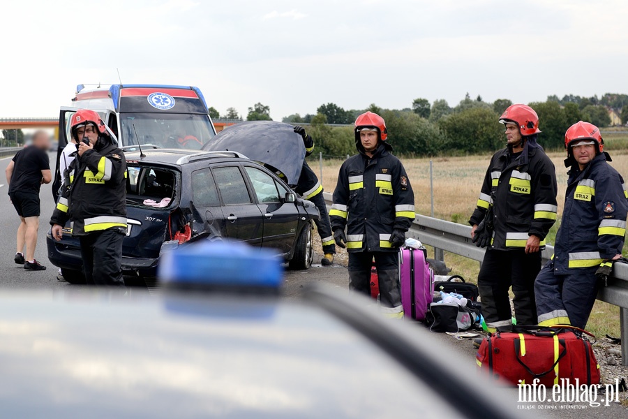 Wypadek na S7. Peugeot z czterema osobami w rodku uderzy w barier energochonn, fot. 14
