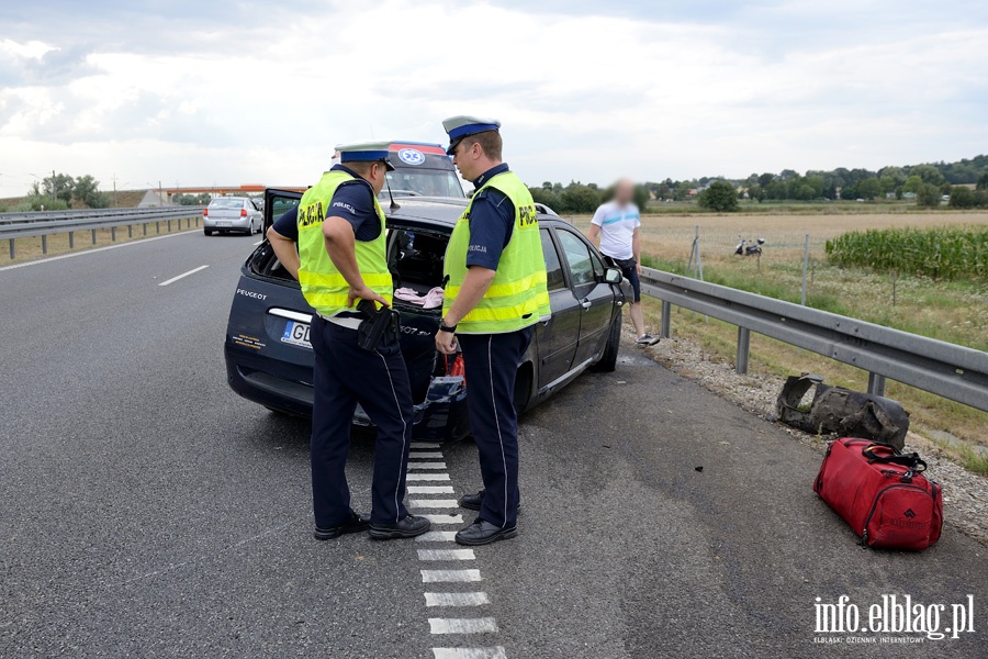 Wypadek na S7. Peugeot z czterema osobami w rodku uderzy w barier energochonn, fot. 15