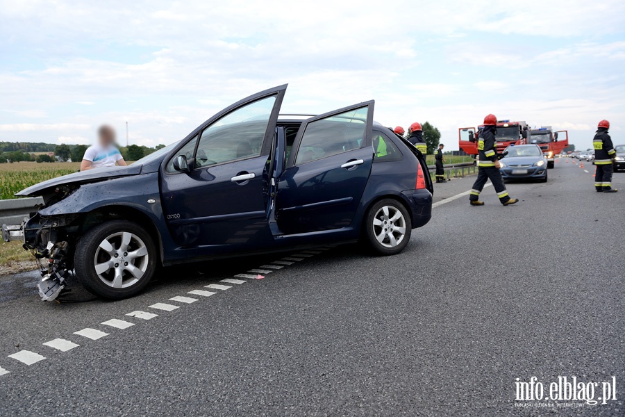 Wypadek na S7. Peugeot z czterema osobami w rodku uderzy w barier energochonn, fot. 16