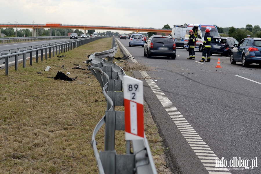Wypadek na S7. Peugeot z czterema osobami w rodku uderzy w barier energochonn, fot. 19