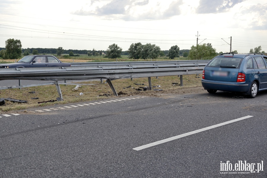 Wypadek na S7. Peugeot z czterema osobami w rodku uderzy w barier energochonn, fot. 20