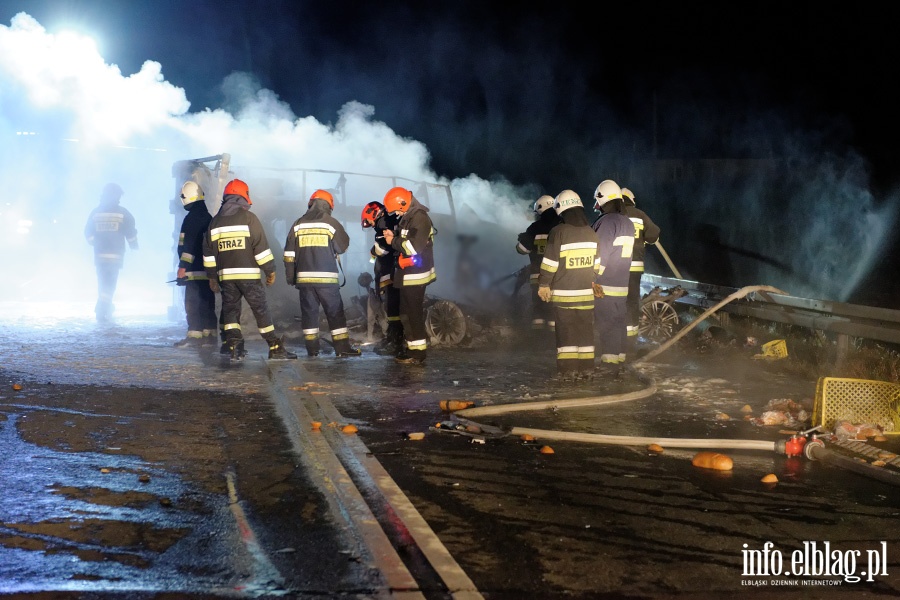 Śmiertelny wypadek na S22. Po czołowym zderzeniu 2 osoby zginęły w tym jedna w płomieniach, fot. 3