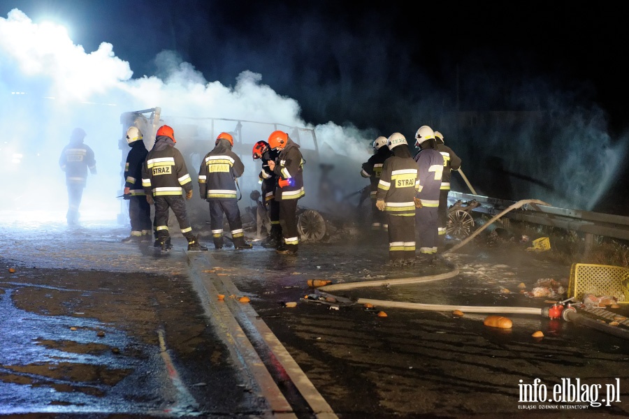 miertelny wypadek na S22. Po czoowym zderzeniu 2 osoby zginy w tym jedna w pomieniach, fot. 3