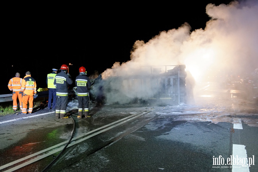 miertelny wypadek na S22. Po czoowym zderzeniu 2 osoby zginy w tym jedna w pomieniach, fot. 13