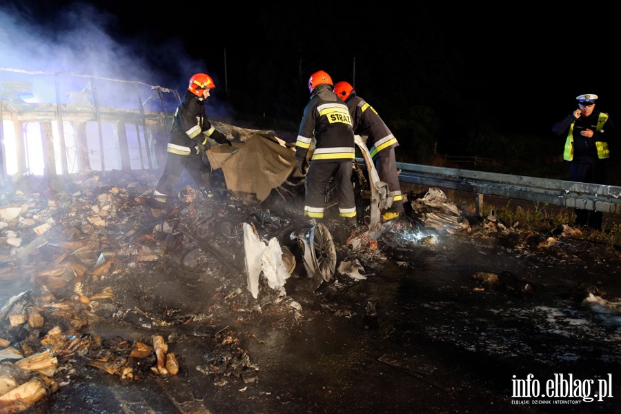 miertelny wypadek na S22. Po czoowym zderzeniu 2 osoby zginy w tym jedna w pomieniach, fot. 23