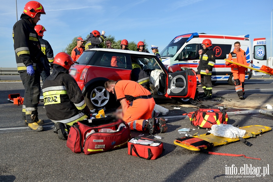 Poważny wypadek na obwodnicy. Dwie osoby ciężko ranne, fot. 9