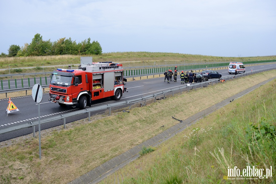 Wypadek na S7. Osobwka wpada w polizg na rozlanym oleju, fot. 6