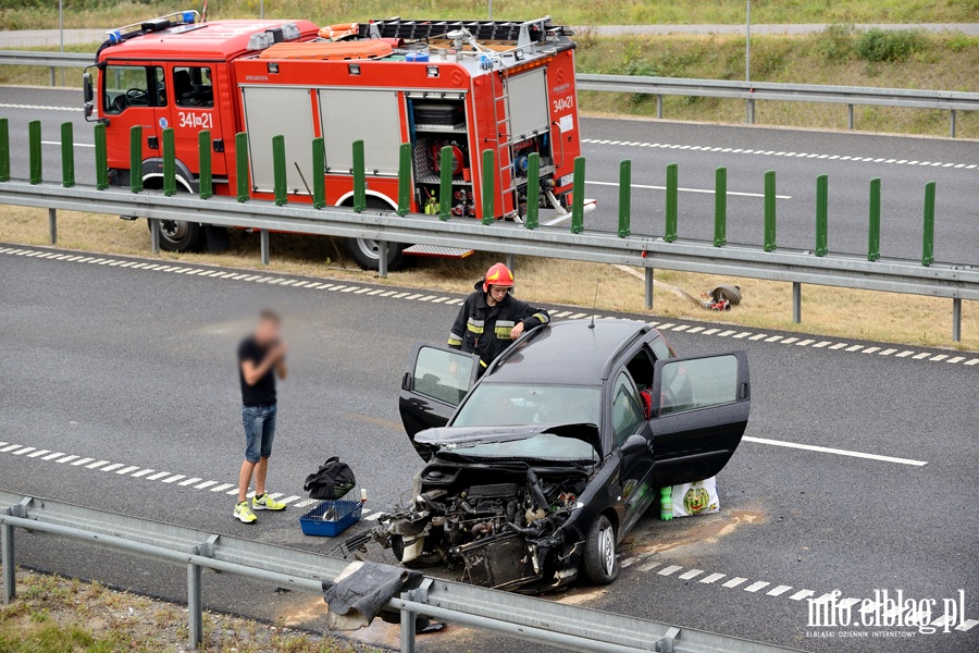 Wypadek na S7. Osobwka wpada w polizg na rozlanym oleju, fot. 10