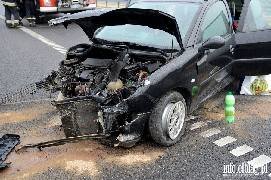 Wypadek na S7. Osobwka wpada w polizg na rozlanym oleju, fot. 13