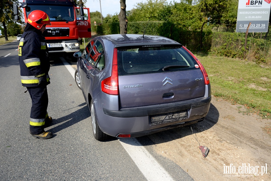 Wypadek na Pasckiej. Cztery poszkodowane osoby przewiezione do szpitala, fot. 2