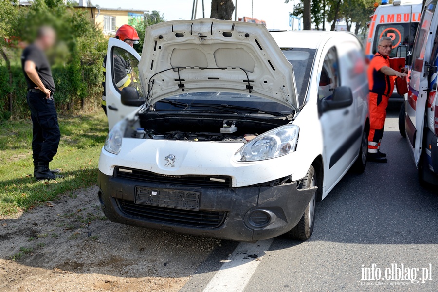 Wypadek na Pasckiej. Cztery poszkodowane osoby przewiezione do szpitala, fot. 3